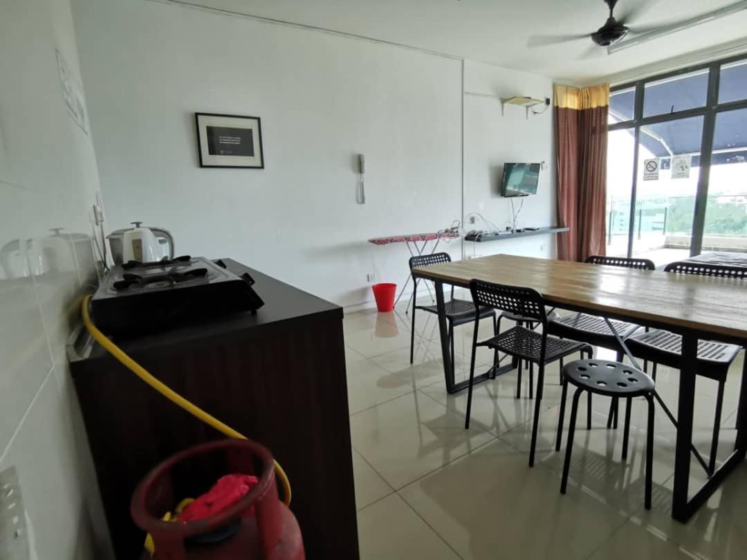 Vista Alam Serviced Apartment Near Idcc Sacc Pkns Uitm Msu Avisena Шах-Алам Екстер'єр фото